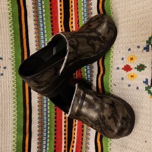 Dansko Black and Grey Snakeskin Clog Size 38 EU 7.5 US